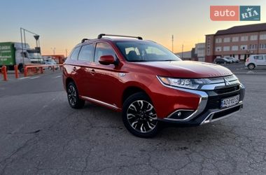 Позашляховик / Кросовер Mitsubishi Outlander 2018 в Мукачевому
