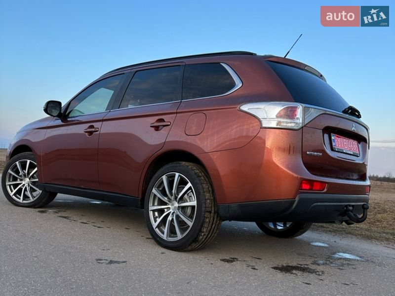 Внедорожник / Кроссовер Mitsubishi Outlander 2013 в Сарнах