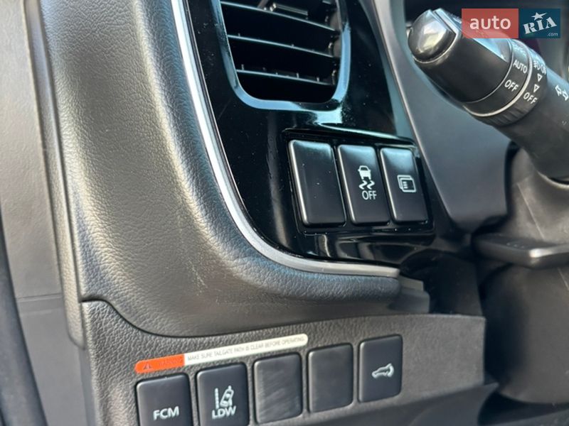 Внедорожник / Кроссовер Mitsubishi Outlander 2013 в Сарнах