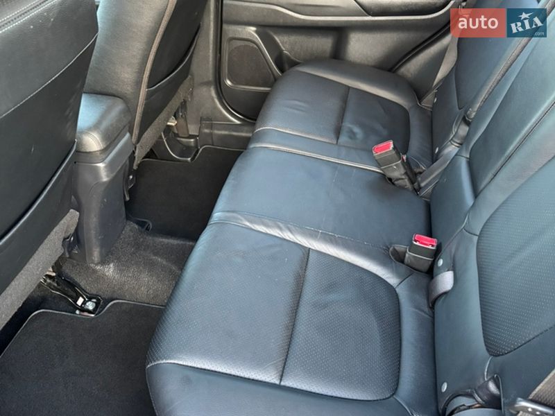 Внедорожник / Кроссовер Mitsubishi Outlander 2013 в Сарнах