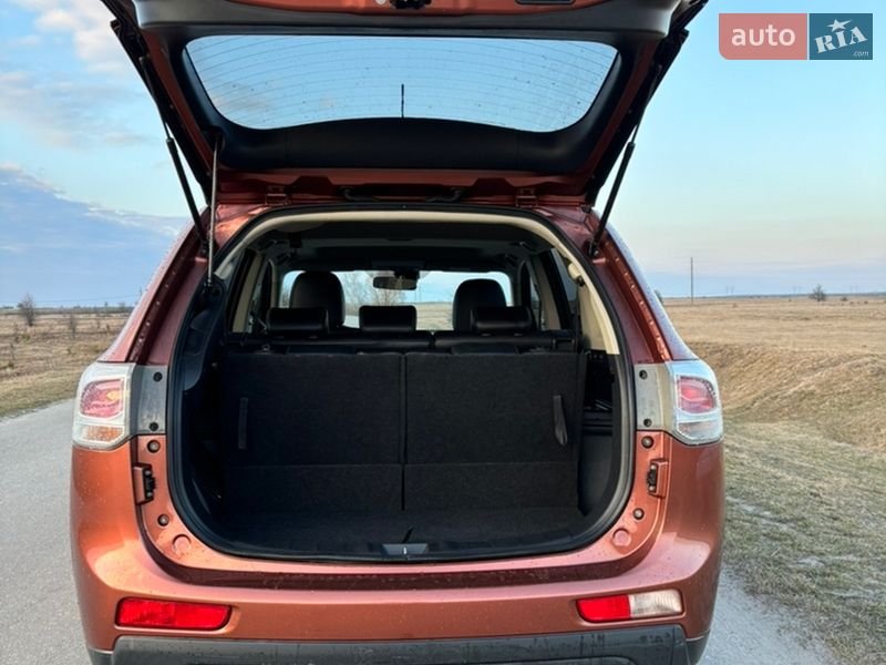 Внедорожник / Кроссовер Mitsubishi Outlander 2013 в Сарнах