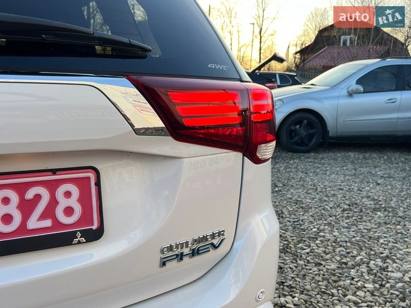 Внедорожник / Кроссовер Mitsubishi Outlander 2016 в Коломые