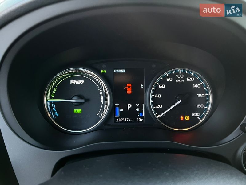 Внедорожник / Кроссовер Mitsubishi Outlander 2016 в Коломые