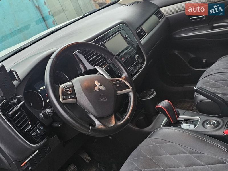 Внедорожник / Кроссовер Mitsubishi Outlander 2013 в Киеве