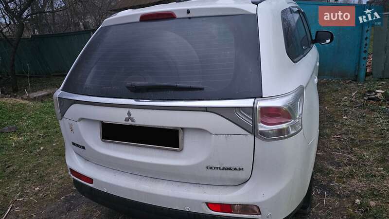 Внедорожник / Кроссовер Mitsubishi Outlander 2013 в Киеве