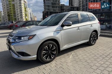Внедорожник / Кроссовер Mitsubishi Outlander 2018 в Львове