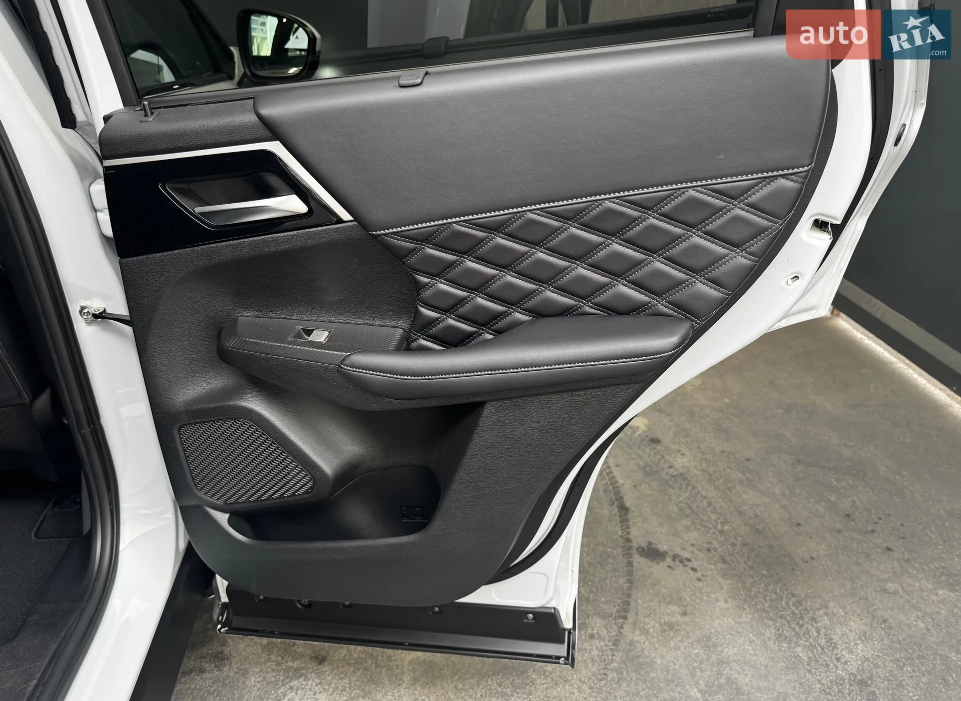 2024 Mitsubishi Outlander - мініатюра 41