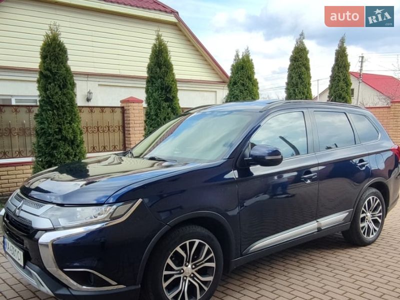 Внедорожник / Кроссовер Mitsubishi Outlander 2016 в Полтаве