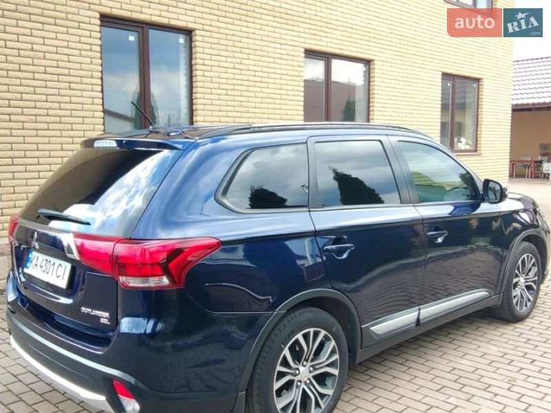 Внедорожник / Кроссовер Mitsubishi Outlander 2016 в Полтаве