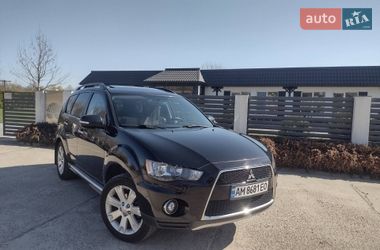 Внедорожник / Кроссовер Mitsubishi Outlander 2011 в Черняхове