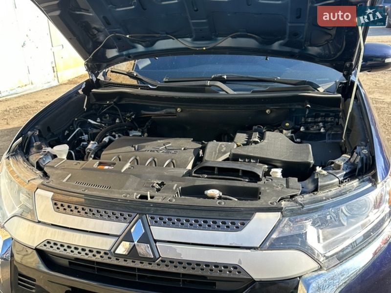 Внедорожник / Кроссовер Mitsubishi Outlander 2020 в Киеве