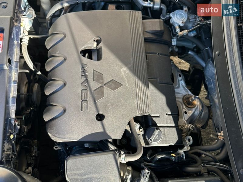 Внедорожник / Кроссовер Mitsubishi Outlander 2020 в Киеве