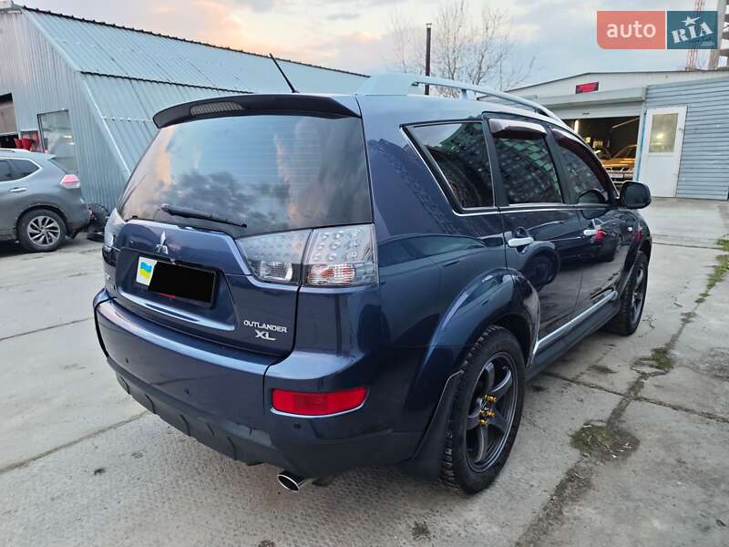 Позашляховик / Кросовер Mitsubishi Outlander 2009 в Києві