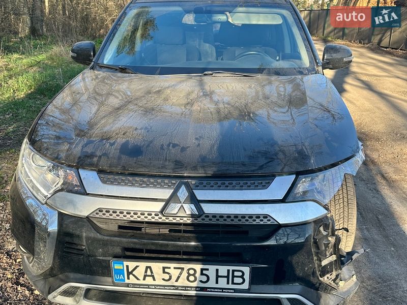 Позашляховик / Кросовер Mitsubishi Outlander 2019 в Києві