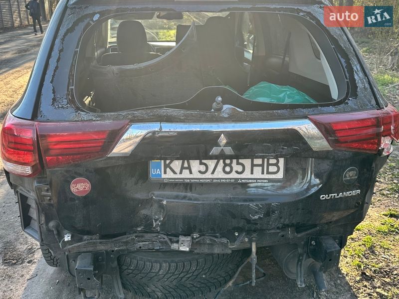 Позашляховик / Кросовер Mitsubishi Outlander 2019 в Києві