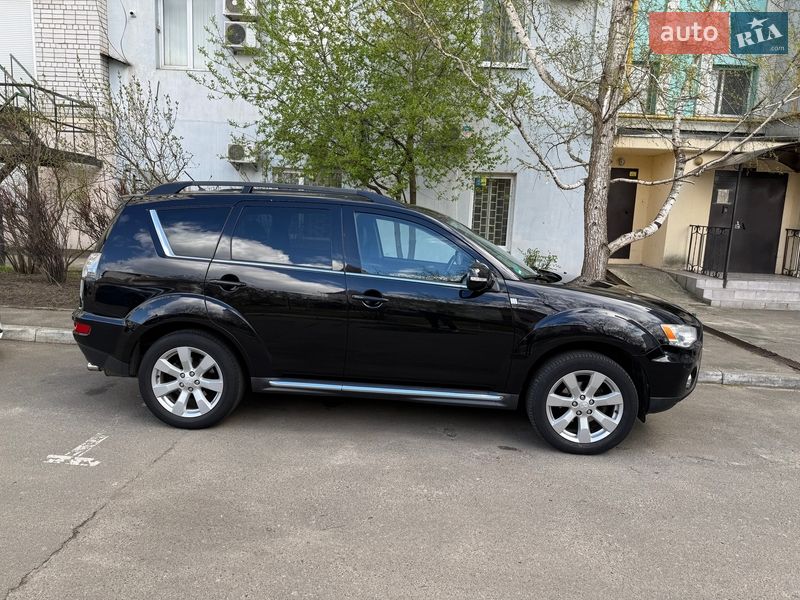 Внедорожник / Кроссовер Mitsubishi Outlander 2012 в Черкассах
