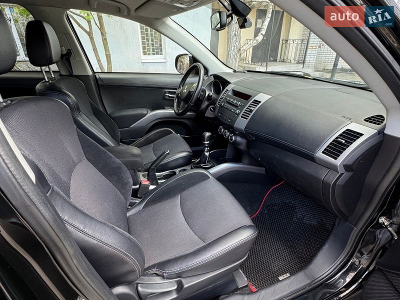 Внедорожник / Кроссовер Mitsubishi Outlander 2012 в Черкассах