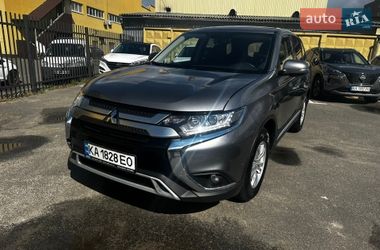 Позашляховик / Кросовер Mitsubishi Outlander 2021 в Києві