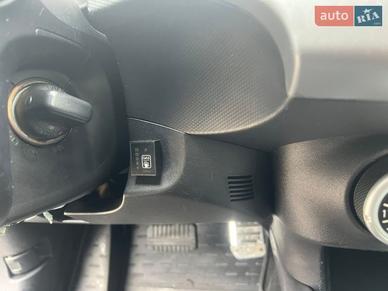 Позашляховик / Кросовер Mitsubishi Outlander 2008 в Києві