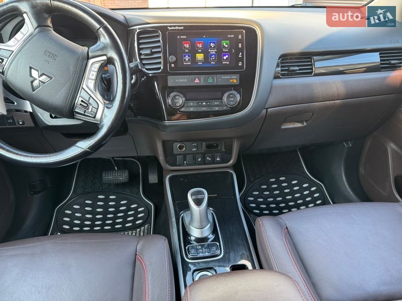 Позашляховик / Кросовер Mitsubishi Outlander 2017 в Чернівцях