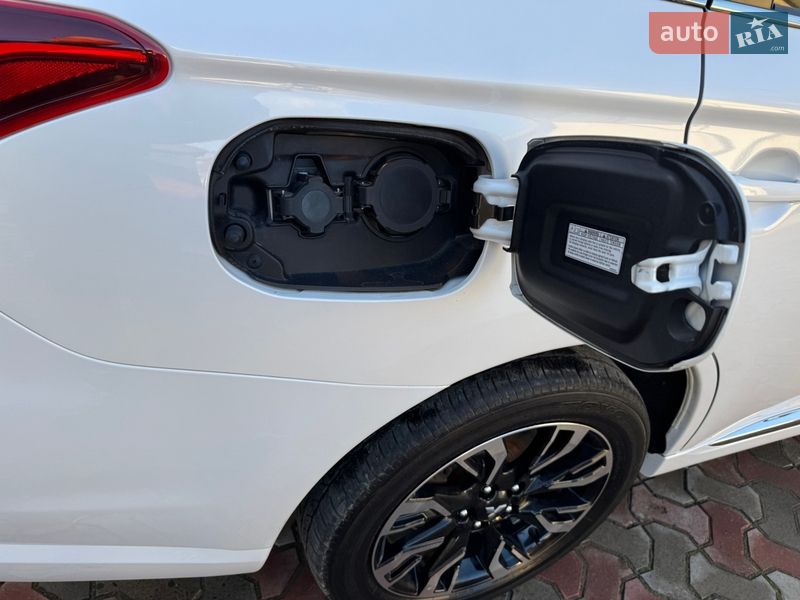 Позашляховик / Кросовер Mitsubishi Outlander 2017 в Чернівцях