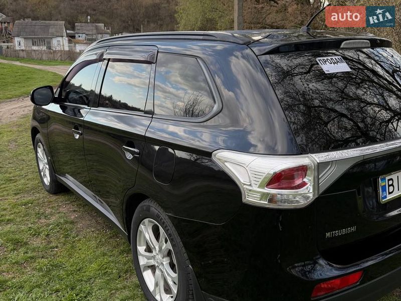 Позашляховик / Кросовер Mitsubishi Outlander 2012 в Гадячі
