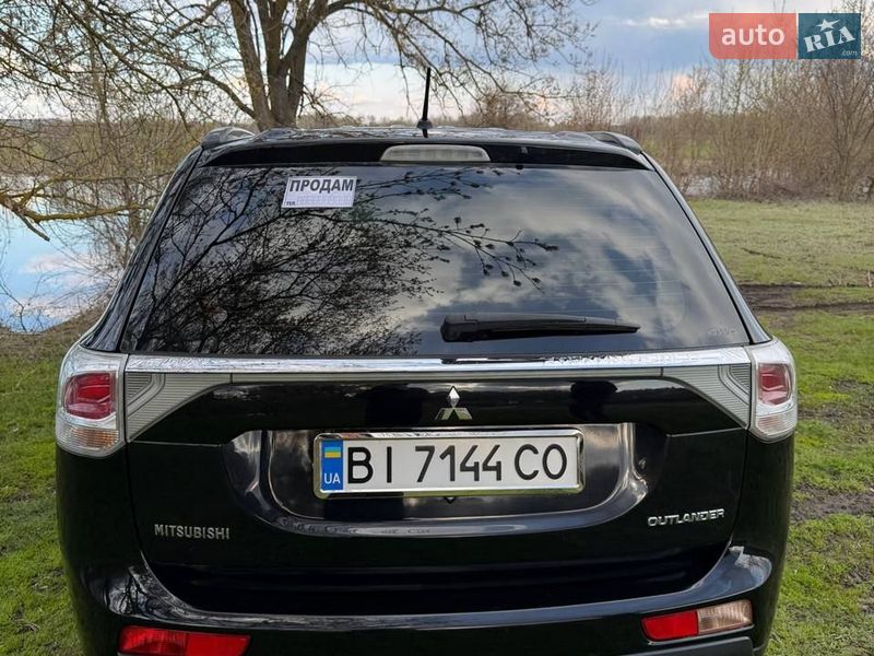 Позашляховик / Кросовер Mitsubishi Outlander 2012 в Гадячі