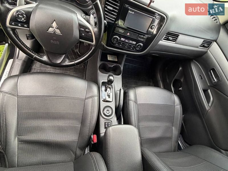 Позашляховик / Кросовер Mitsubishi Outlander 2012 в Гадячі