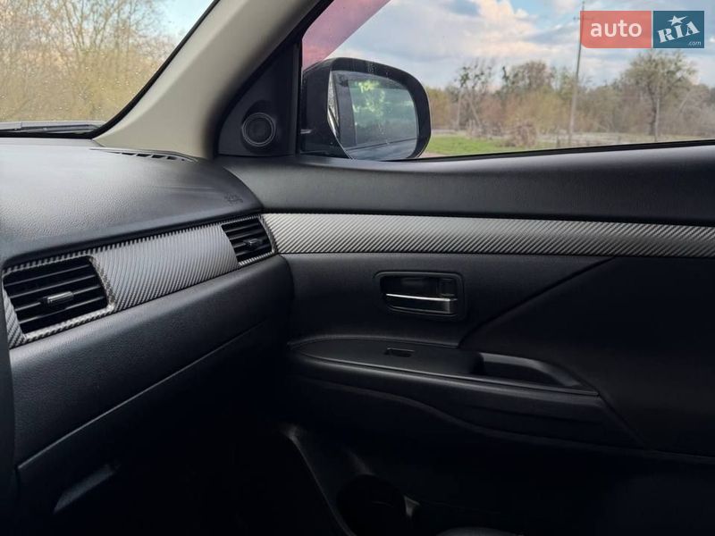 Позашляховик / Кросовер Mitsubishi Outlander 2012 в Гадячі
