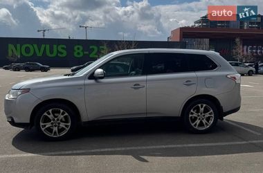 Внедорожник / Кроссовер Mitsubishi Outlander 2013 в Киеве