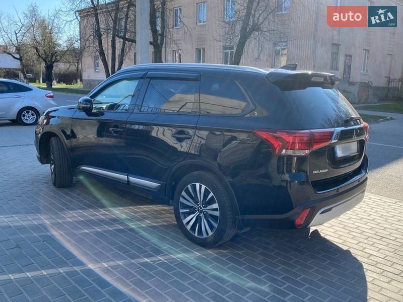 Mitsubishi Outlander 2020