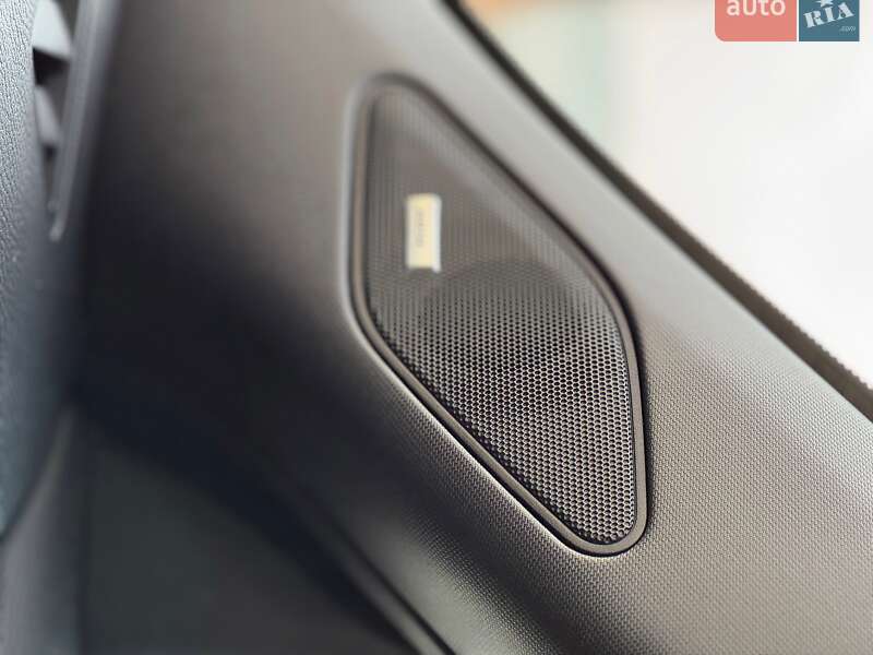 Внедорожник / Кроссовер Mitsubishi Outlander 2021 в Запорожье