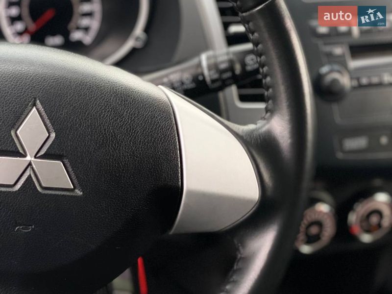 Внедорожник / Кроссовер Mitsubishi Outlander 2011 в Киеве