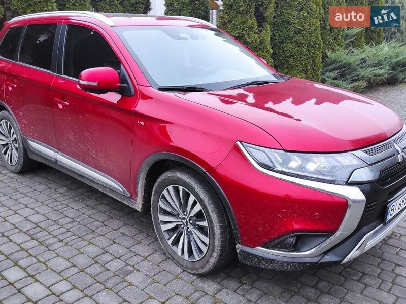 Внедорожник / Кроссовер Mitsubishi Outlander 2019 в Харькове