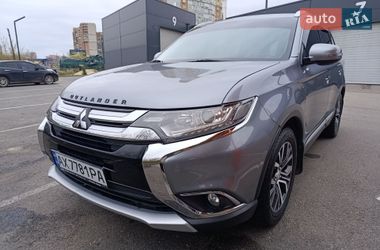 Внедорожник / Кроссовер Mitsubishi Outlander 2016 в Харькове