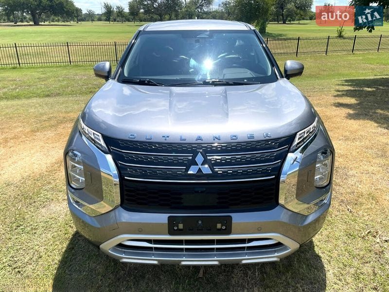 Внедорожник / Кроссовер Mitsubishi Outlander 2021 в Чернигове