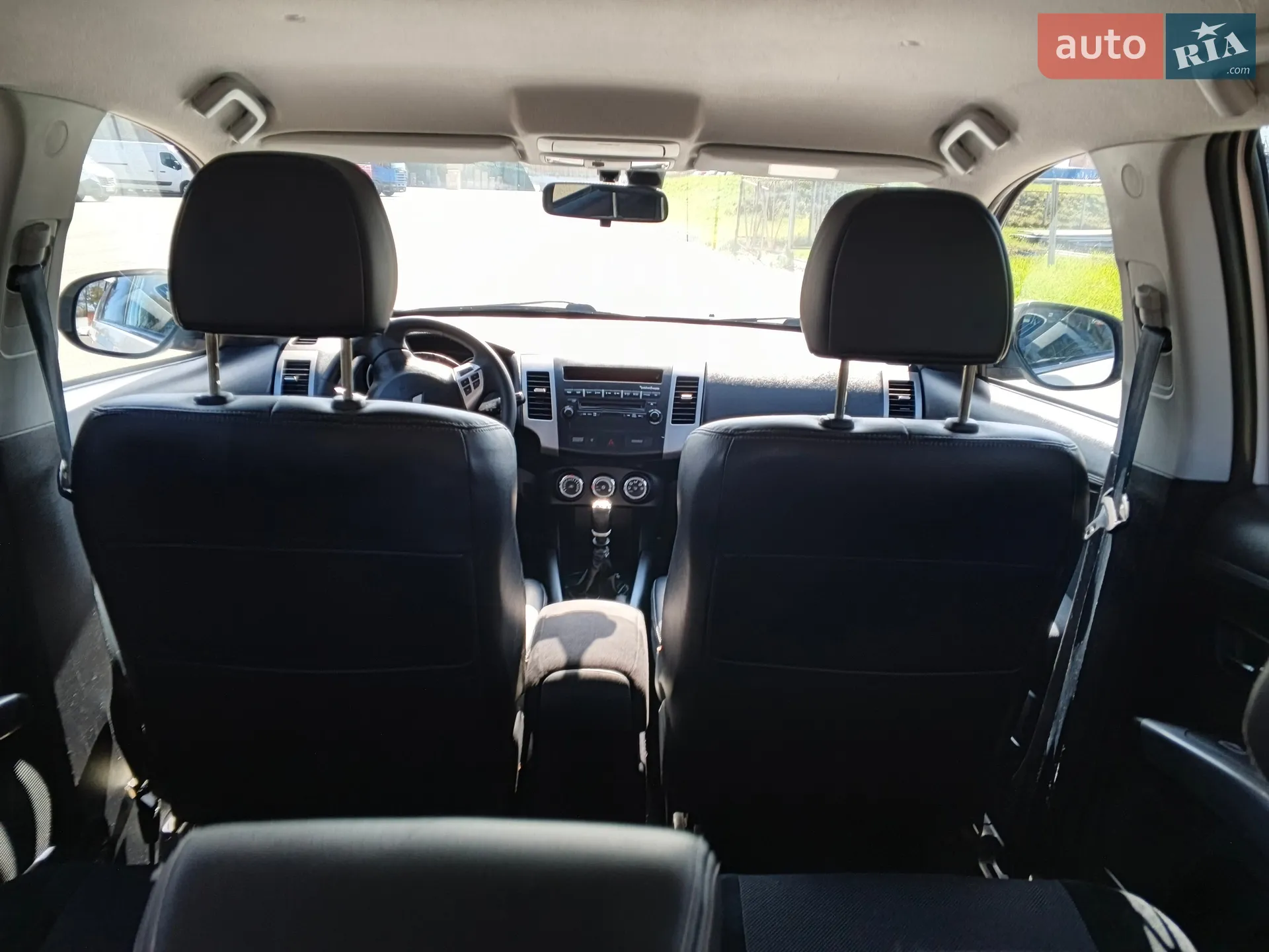 2010 Mitsubishi Outlander - мініатюра 12