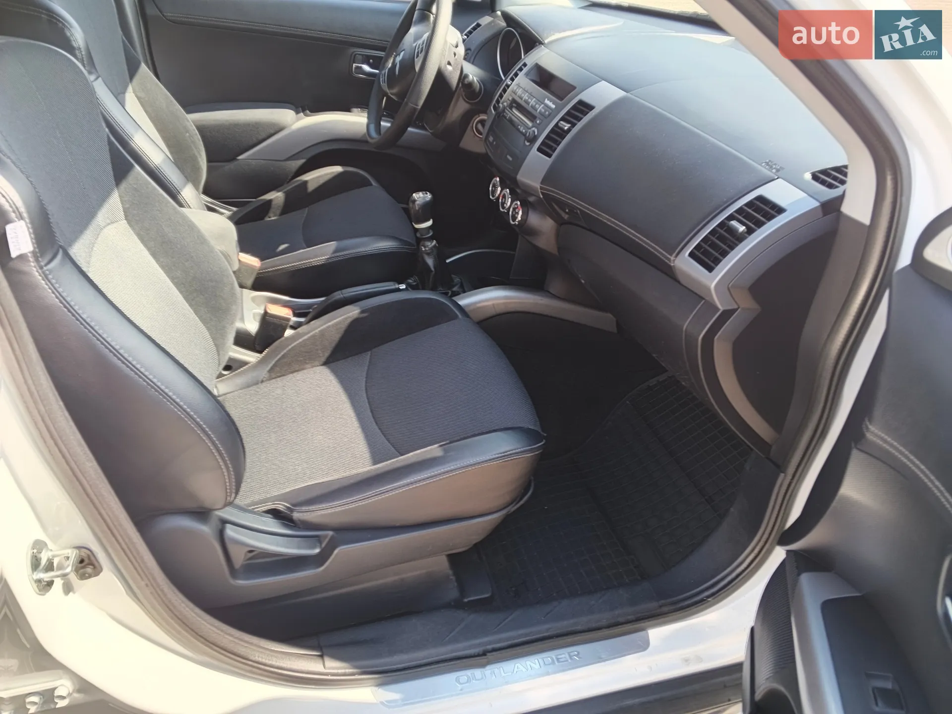 2010 Mitsubishi Outlander - мініатюра 14
