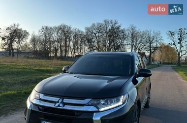 Позашляховик / Кросовер Mitsubishi Outlander 2016 в Переяславі