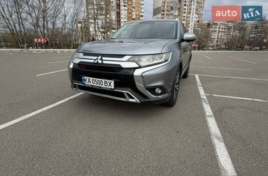 Внедорожник / Кроссовер Mitsubishi Outlander 2019 в Киеве