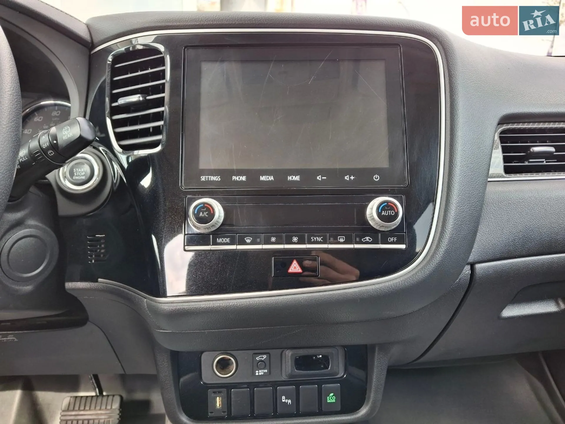 2020 Mitsubishi Outlander - мініатюра 16