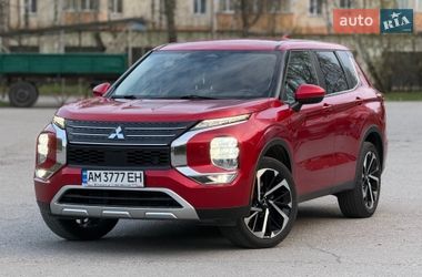 Внедорожник / Кроссовер Mitsubishi Outlander 2021 в Звягеле