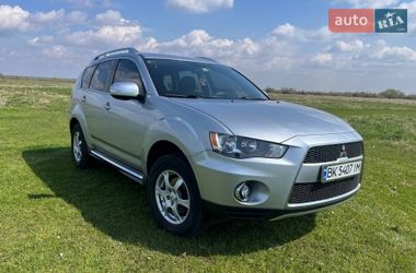 Внедорожник / Кроссовер Mitsubishi Outlander 2010 в Остроге