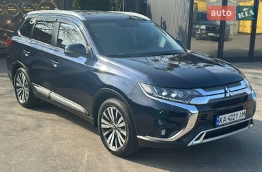 Позашляховик / Кросовер Mitsubishi Outlander 2021 в Києві