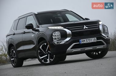 Внедорожник / Кроссовер Mitsubishi Outlander 2023 в Бердичеве