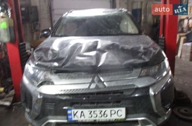 Внедорожник / Кроссовер Mitsubishi Outlander 2019 в Киеве