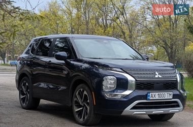 Внедорожник / Кроссовер Mitsubishi Outlander 2023 в Харькове