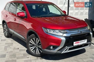 Внедорожник / Кроссовер Mitsubishi Outlander 2019 в Киеве
