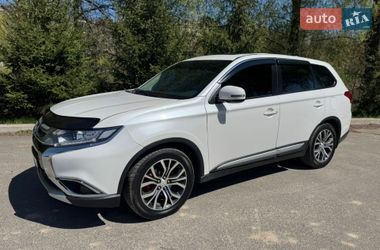 Внедорожник / Кроссовер Mitsubishi Outlander 2017 в Киеве