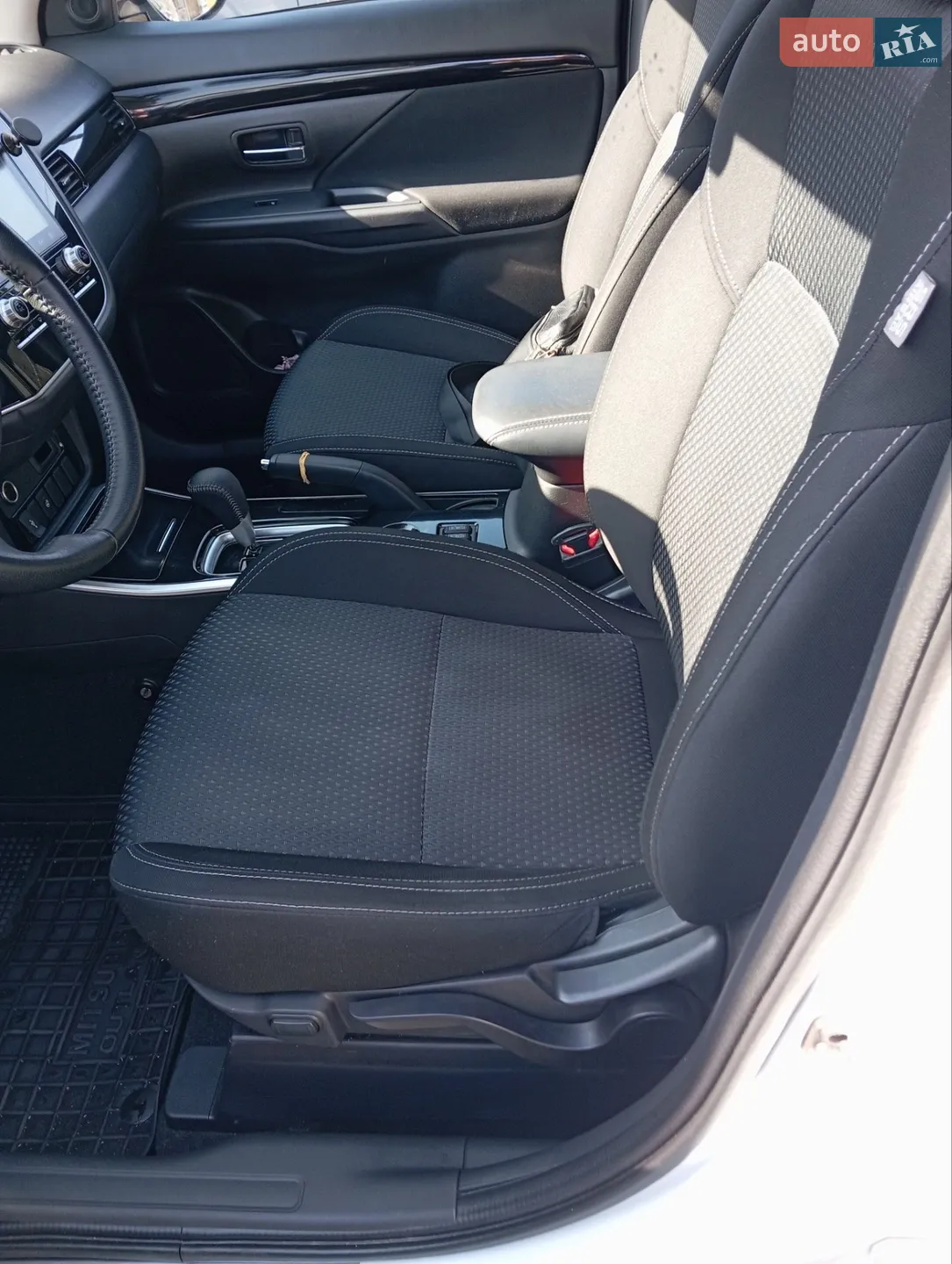 2021 Mitsubishi Outlander - мініатюра 11
